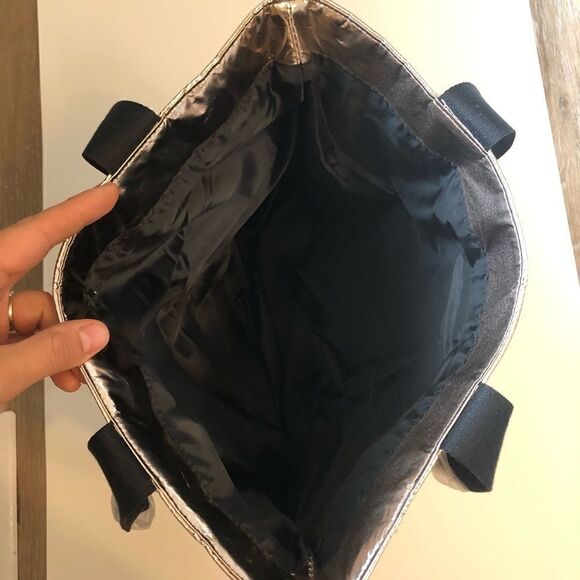 Victoria's Secret Limited Edition 2017 Metallic Rose Gold Tote Bag VS Travel - Picture 10 of 12